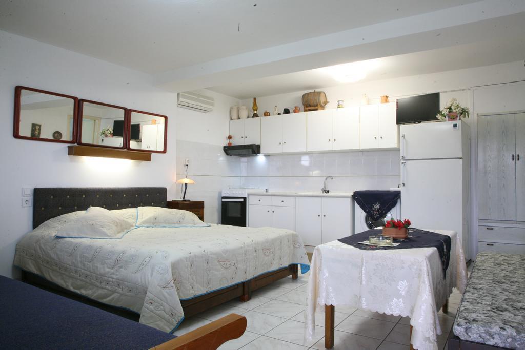 Aigli Apartments Néa Ankhíalos Eksteriør bilde